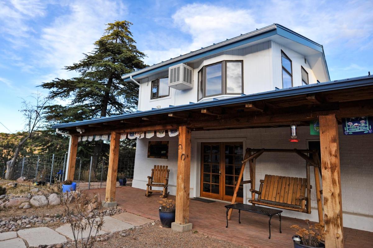 Heart and Wings Retreat Center - Housity
