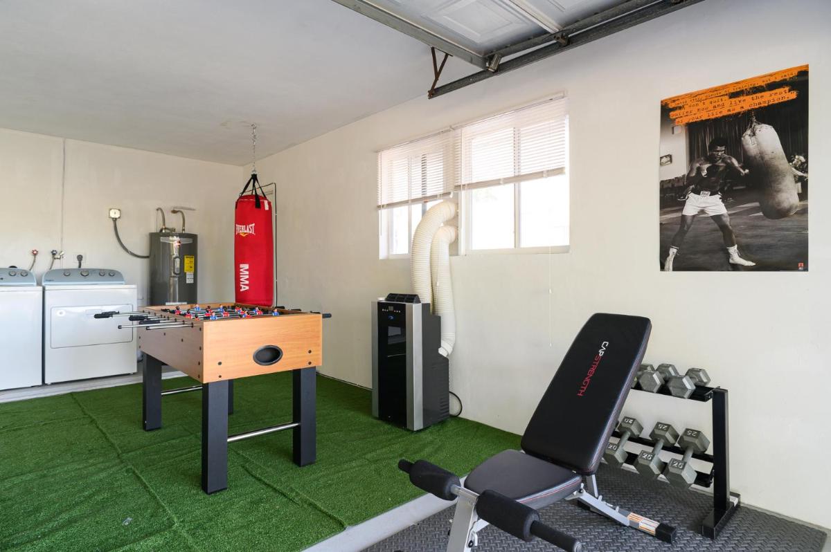 Luxury Casa 4 Bedrooms with Pool & Game Room 15 mins to Ocean - Housity