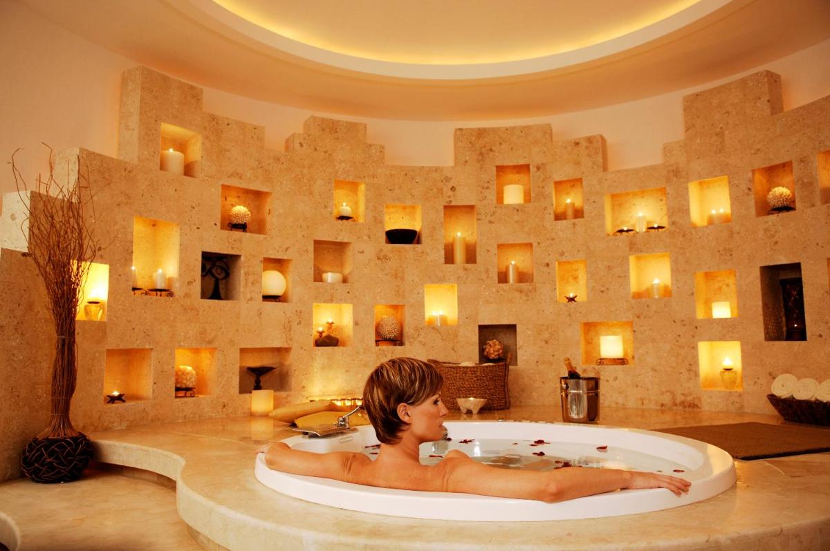 Krystal Cancun - Hizvo