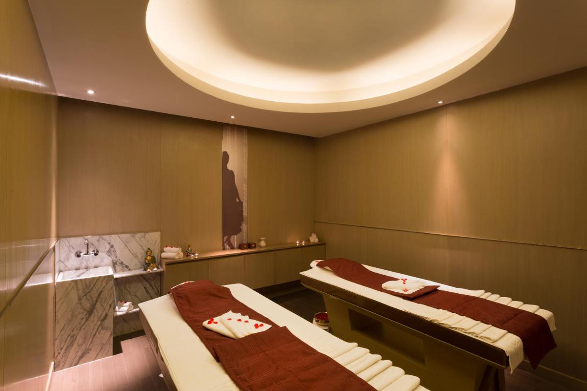 a room with two beds and a large ceiling at Holiday Inn New Delhi Aerocity by IHG in New Delhi