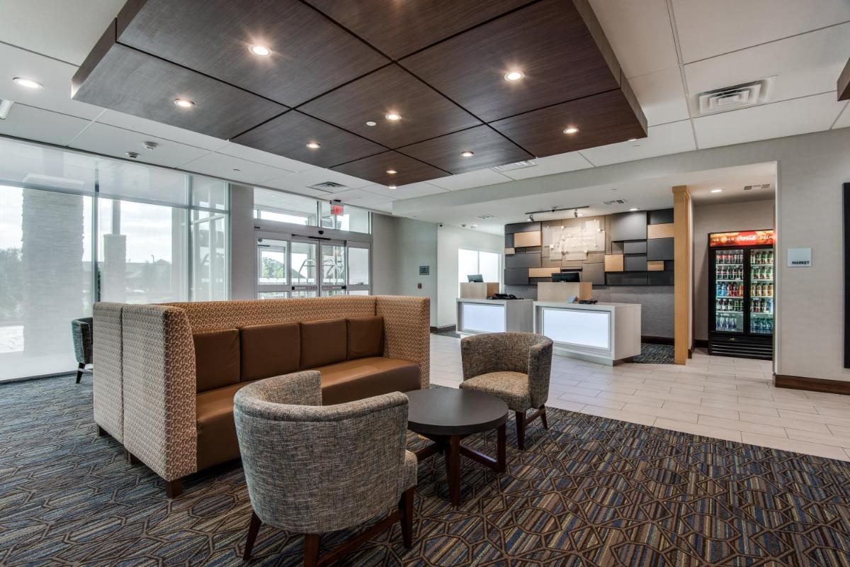 Holiday Inn Express & Suites Dallas North - Addison by IHG - Housity