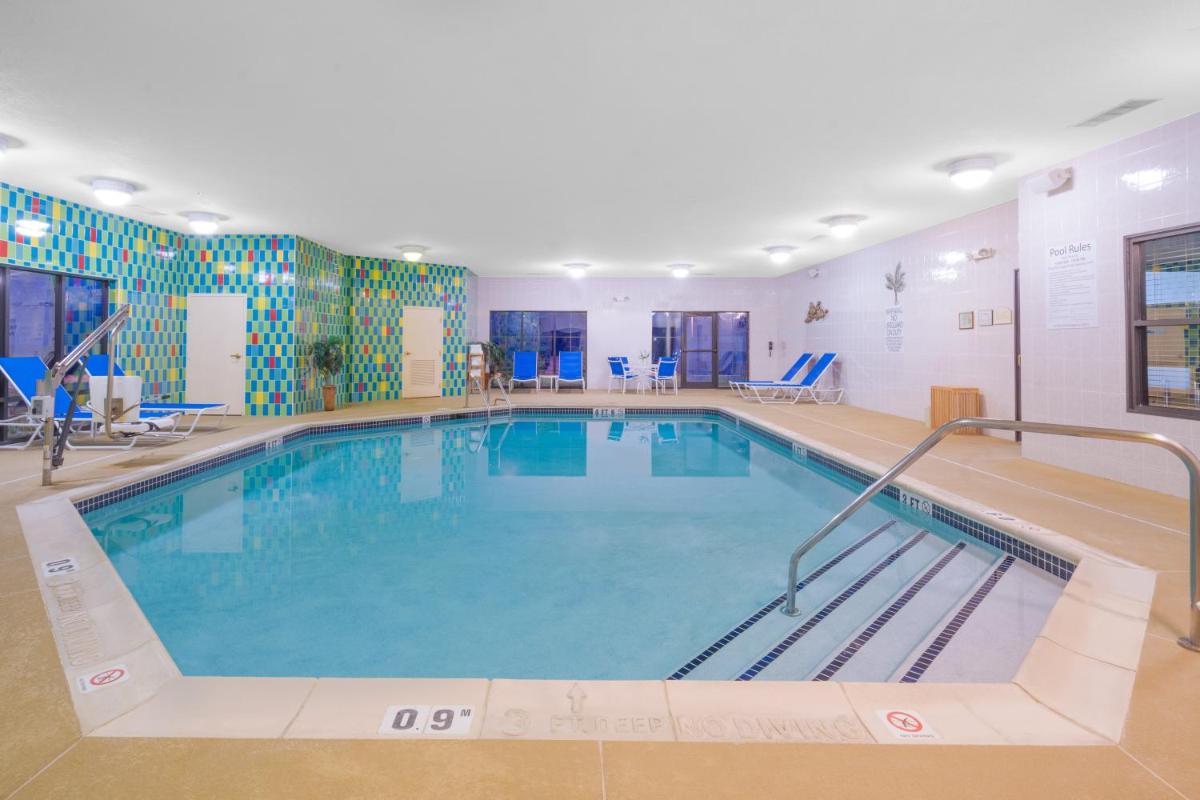 Holiday Inn Express Hotel & Suites Easton, an IHG Hotel - Housity