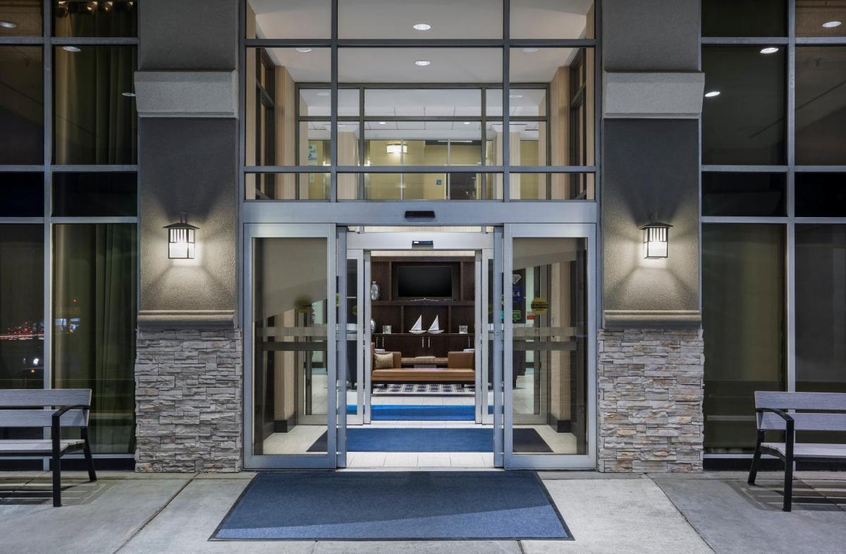 Holiday Inn Express & Suites Laurel Lakes, an IHG Hotel - Housity