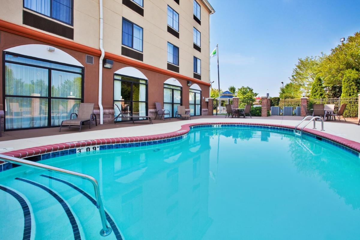 Holiday Inn Express & Suites Charlotte-Concord-I-85 by IHG - Housity