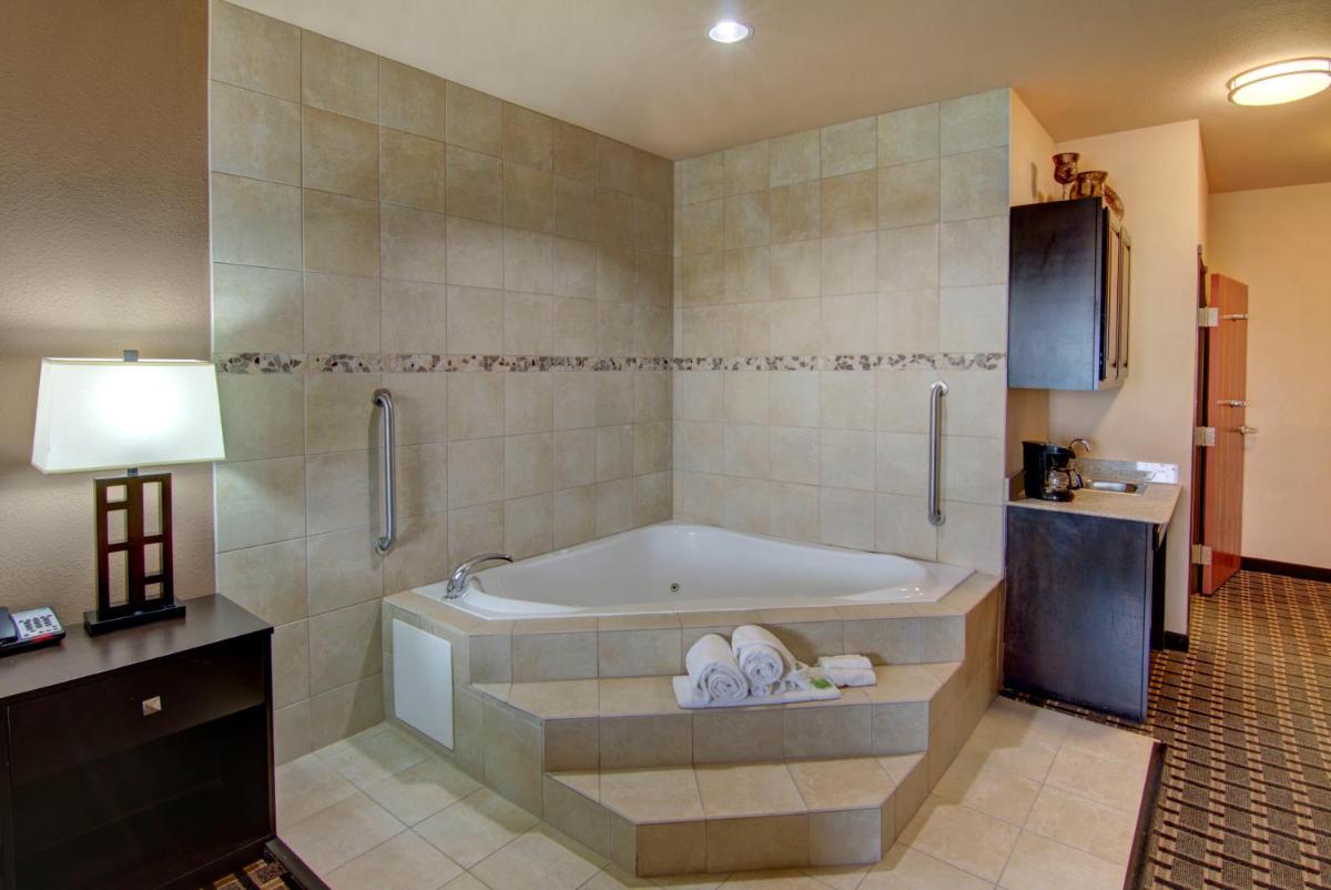 Holiday Inn Express Hotel & Suites Huntsville by IHG - Housity