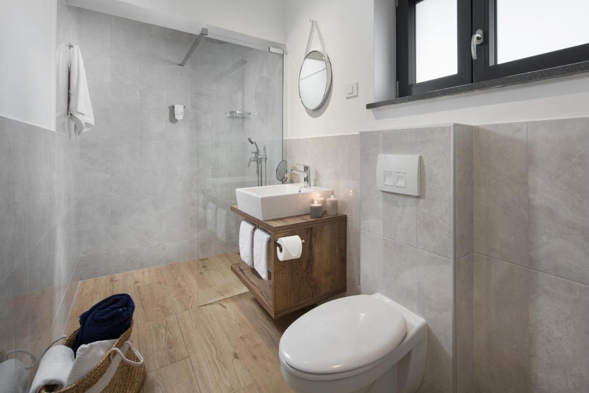 VILLA del SOL with large garden perfect for families - Housity