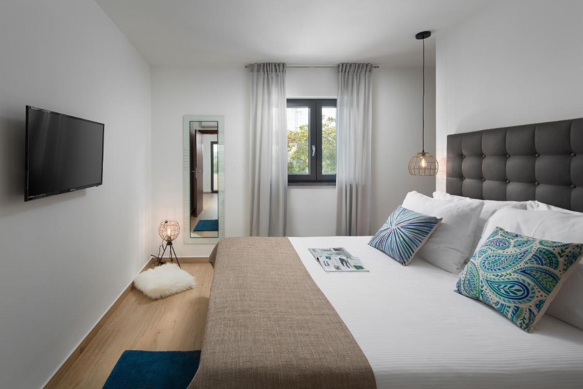 VILLA del SOL with large garden perfect for families - Housity