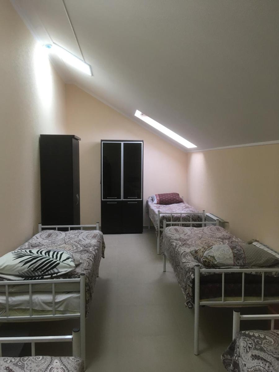 Khostel zhili byli - Housity