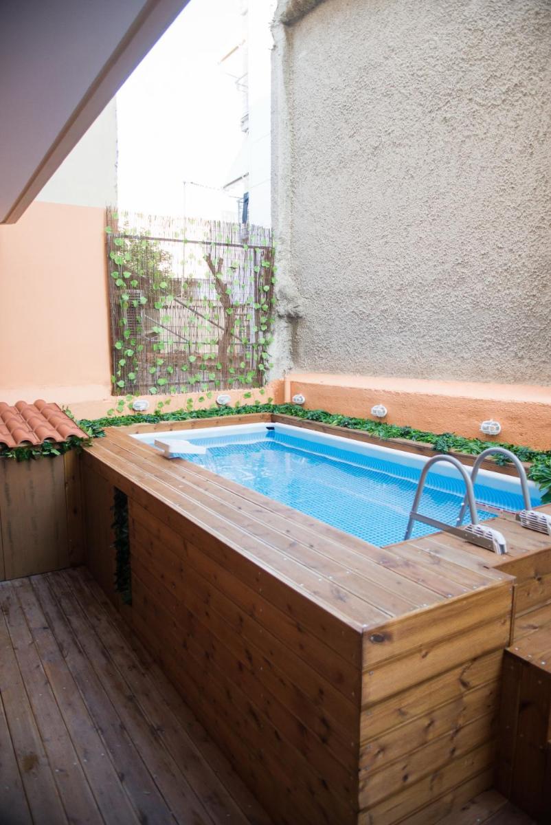 Suitetrails - ChrisAndro Apartments