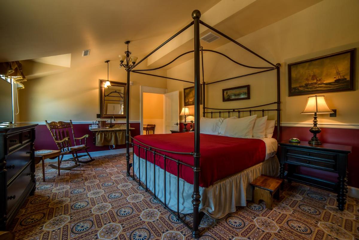 Steele Mansion Inn & Gathering Hub - Housity