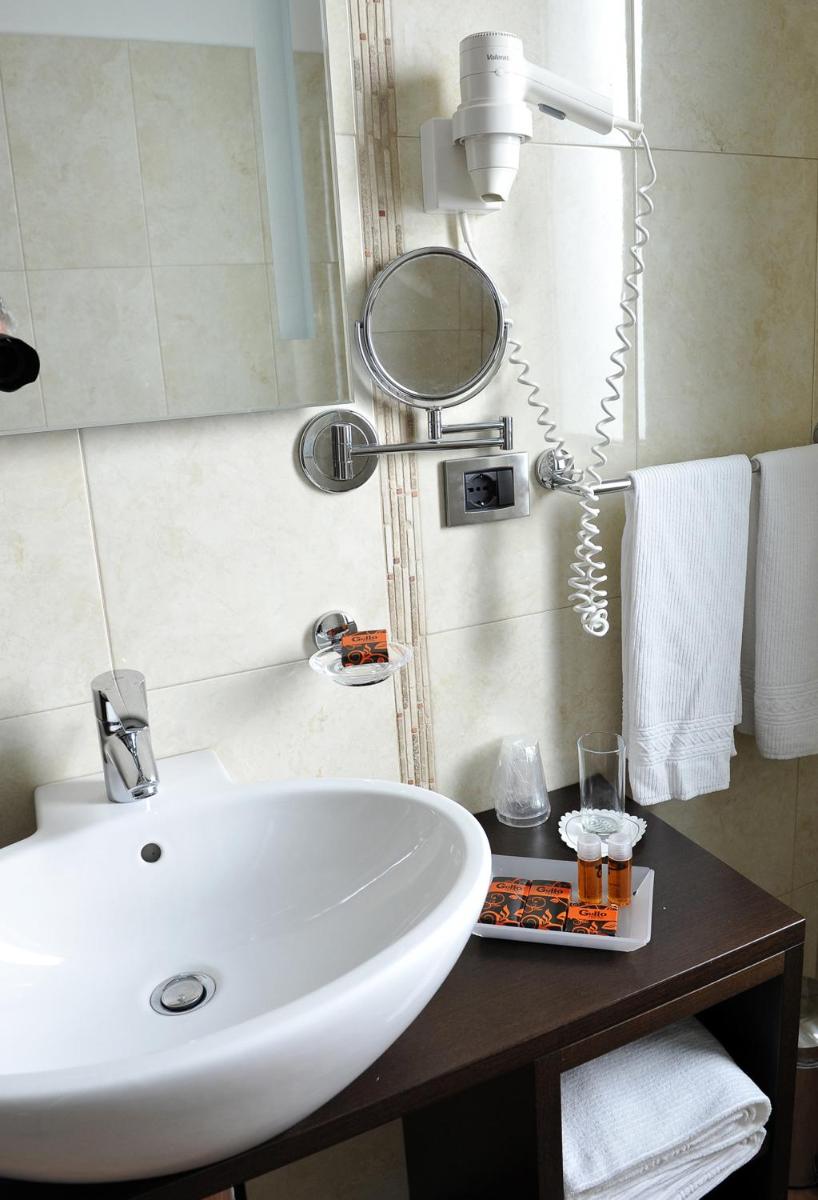 Gullo Hotel - Housity