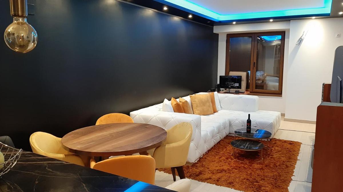 Luxury Presidental Apartment with a Jacuzzi and a Bar in Flatiron - Housity