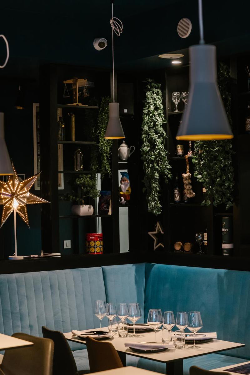 Hotel Blue - Housity