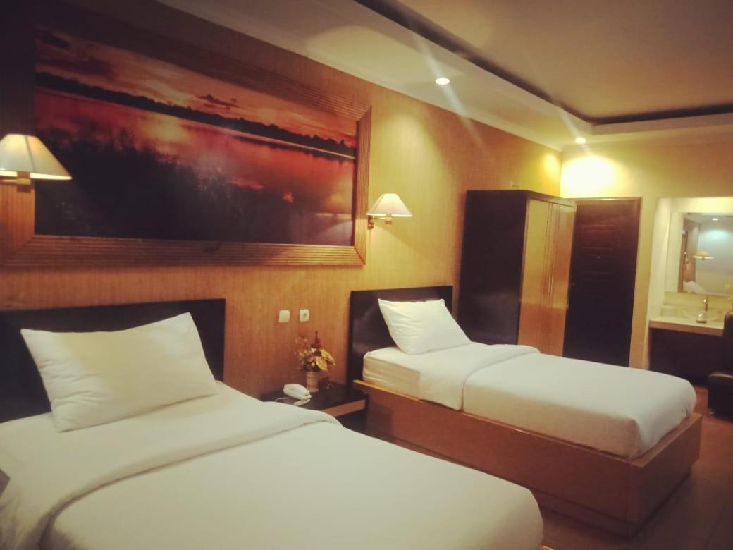 Hotel Kencana Rembang - Housity