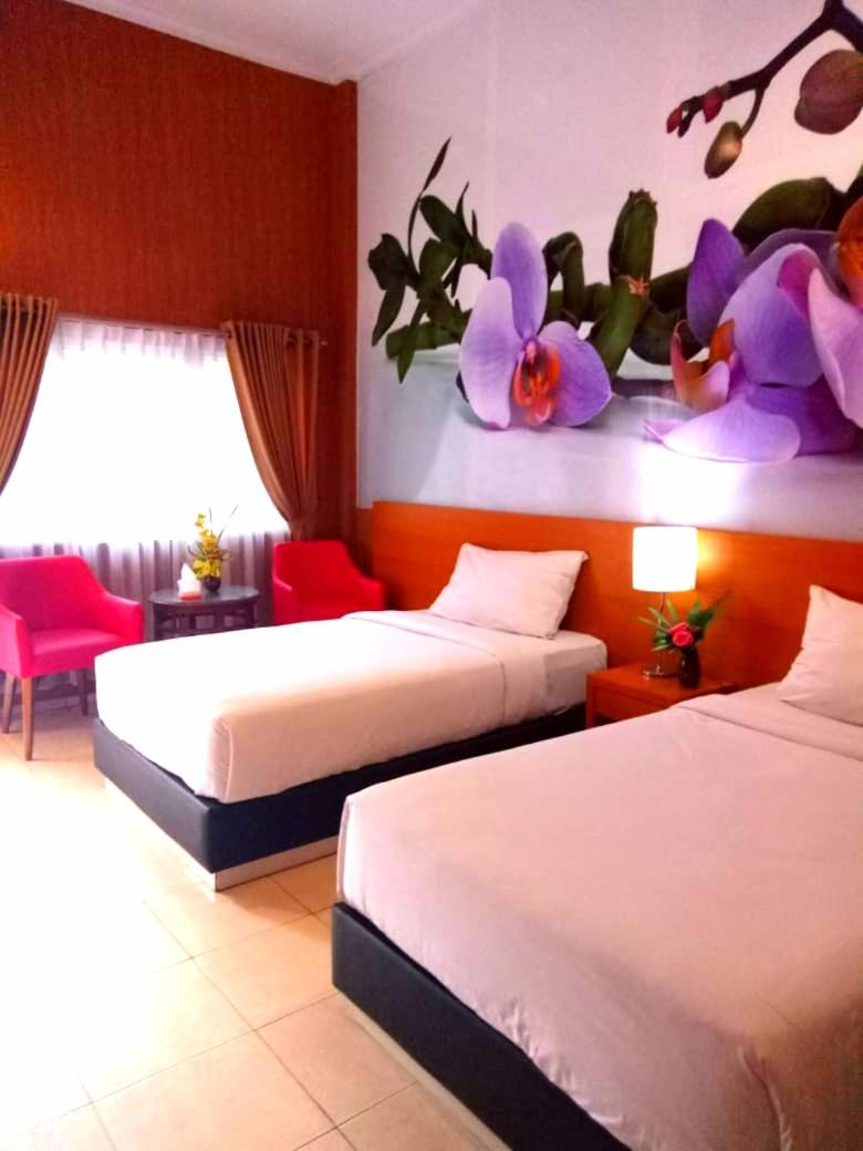 Hotel Kencana Rembang - Housity