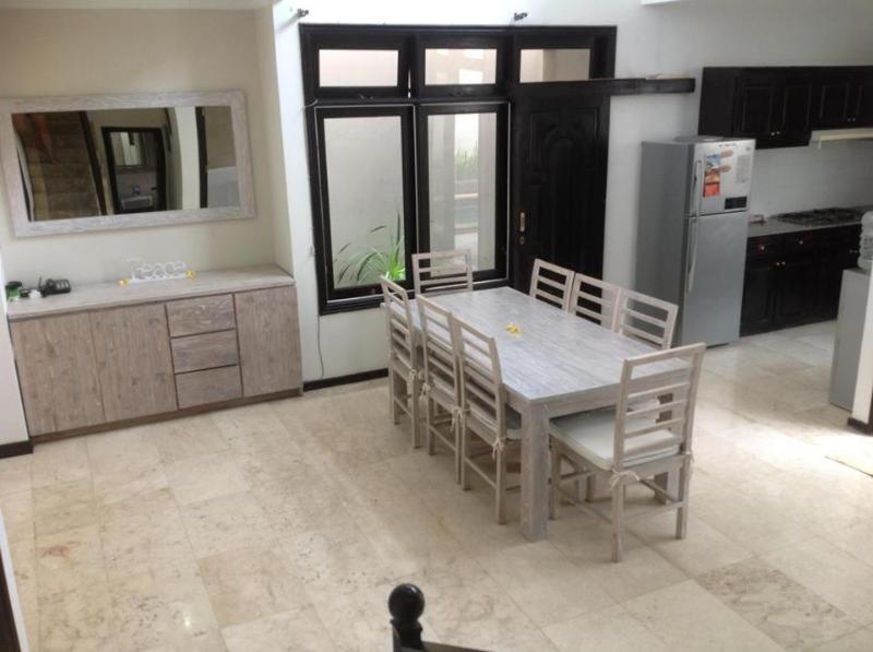 Villa Indah Kuta Royal - Private Pool - Optic Fiber High Speed Internet - Hizvo