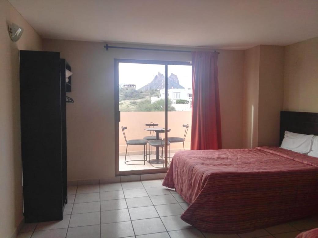 Los Jitos Hotel & Suites - Housity