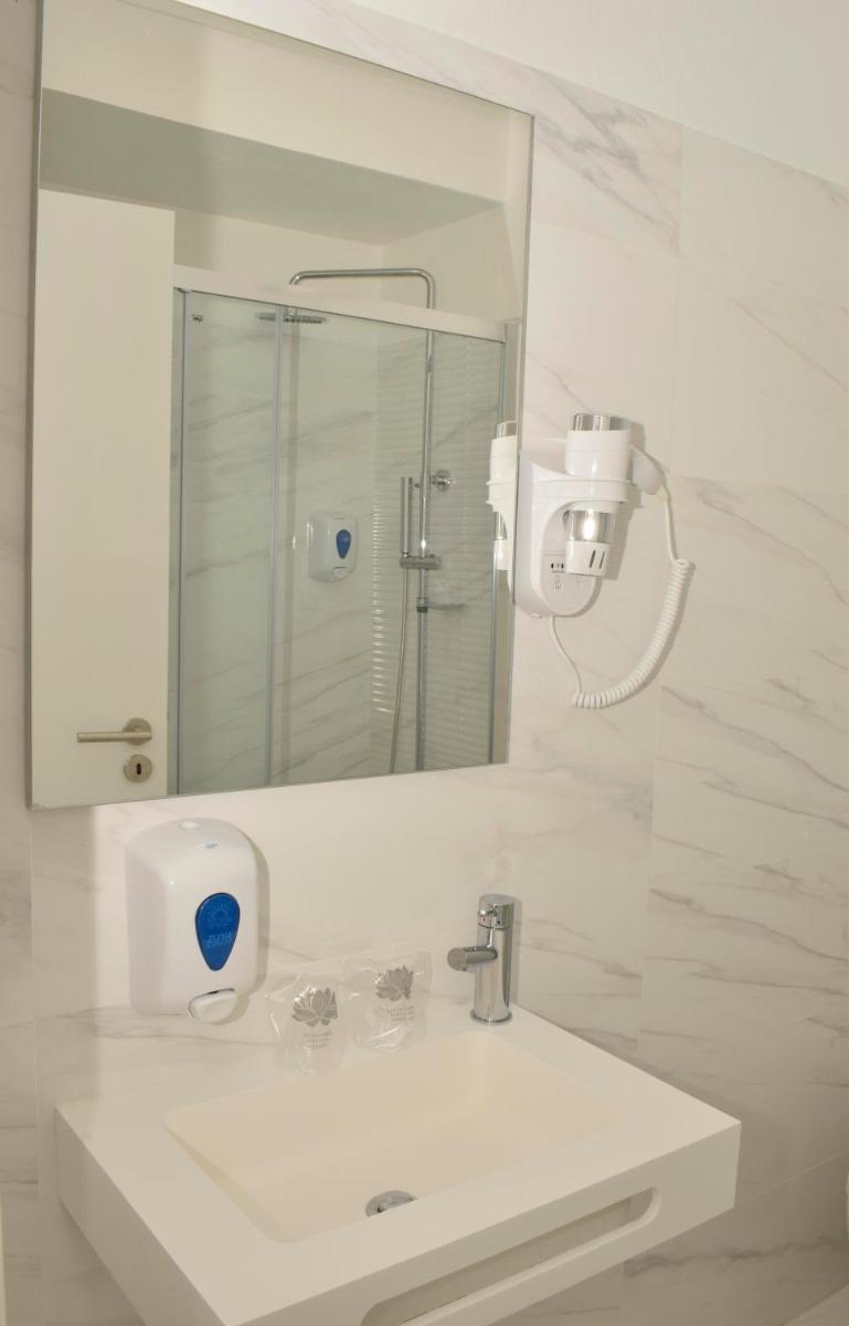 THE FOZ Beach Hotel - Housity