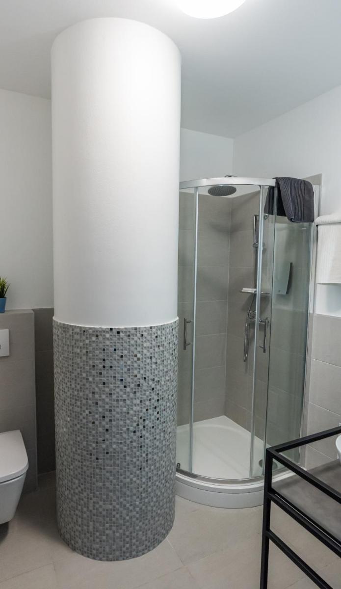 Hotel Blue - Housity