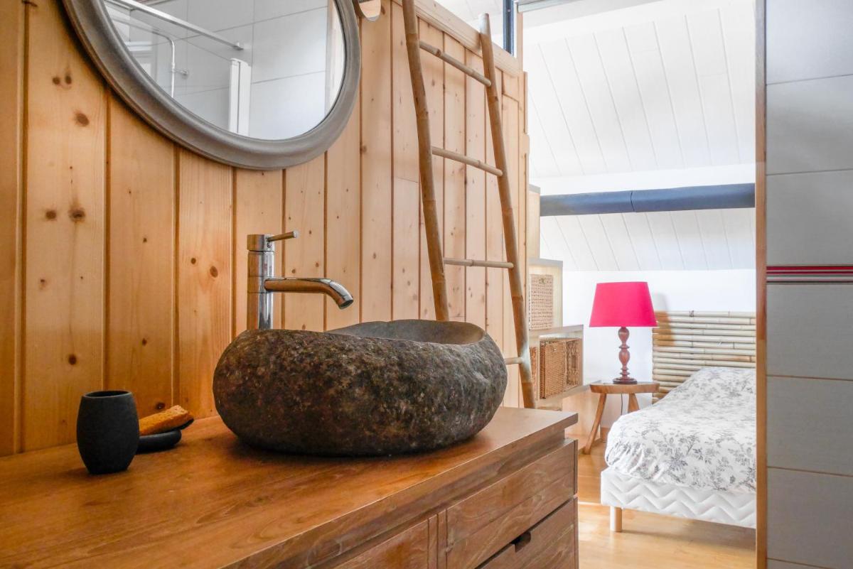 Studio cosy perché dans les arbres au coeur du Périgord proche Sarlat - Housity