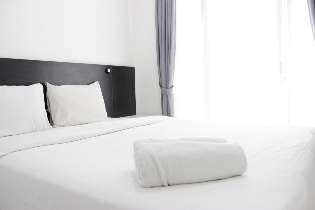Stylish Studio Room Grand Asia Afrika Apartment By Travelio - Housity