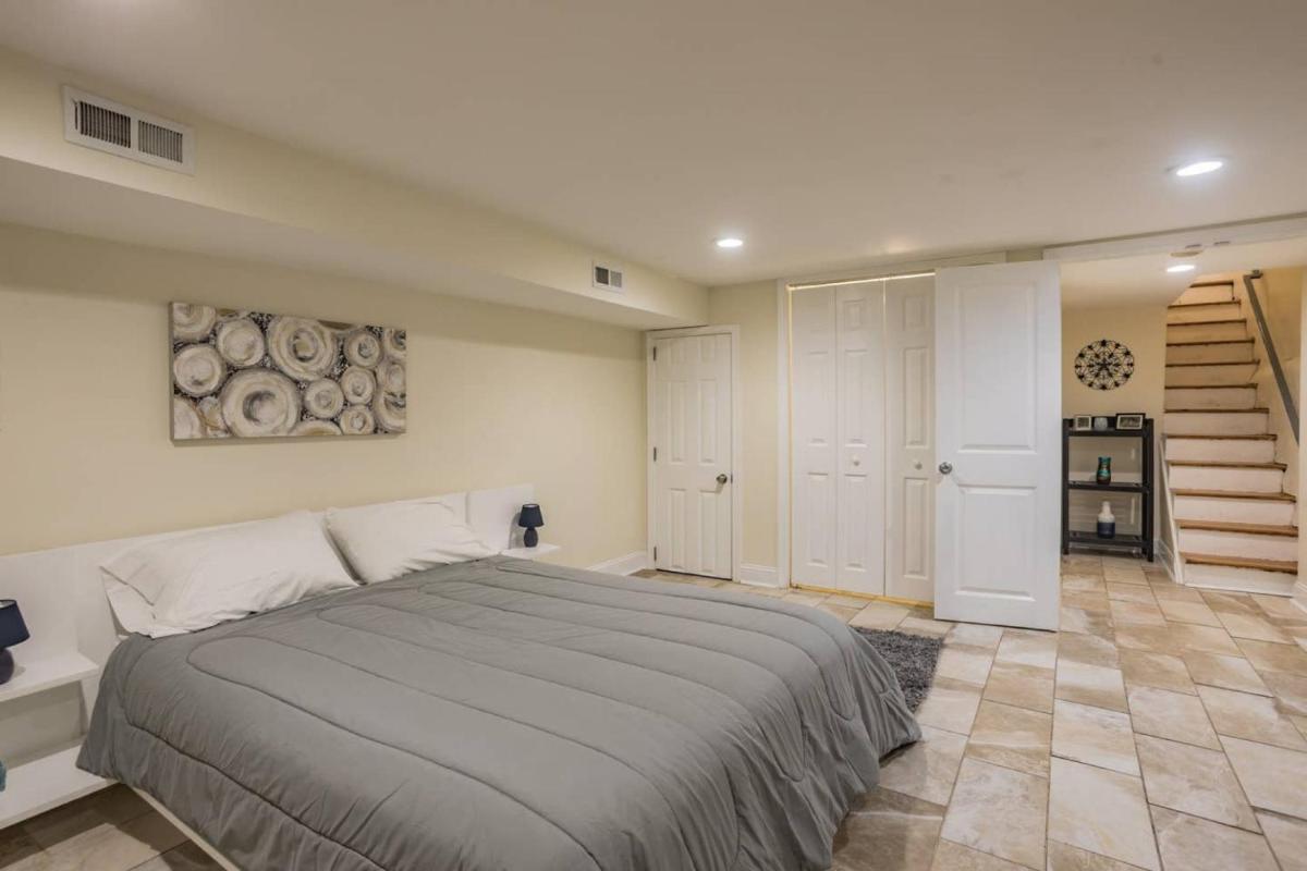 Beautiful 2 bedroom-Graduate Hospital-Back Patio - Housity