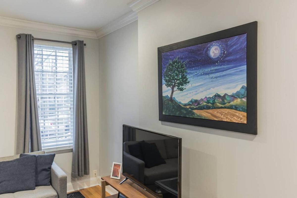 Beautiful 2 bedroom-Graduate Hospital-Back Patio - Housity