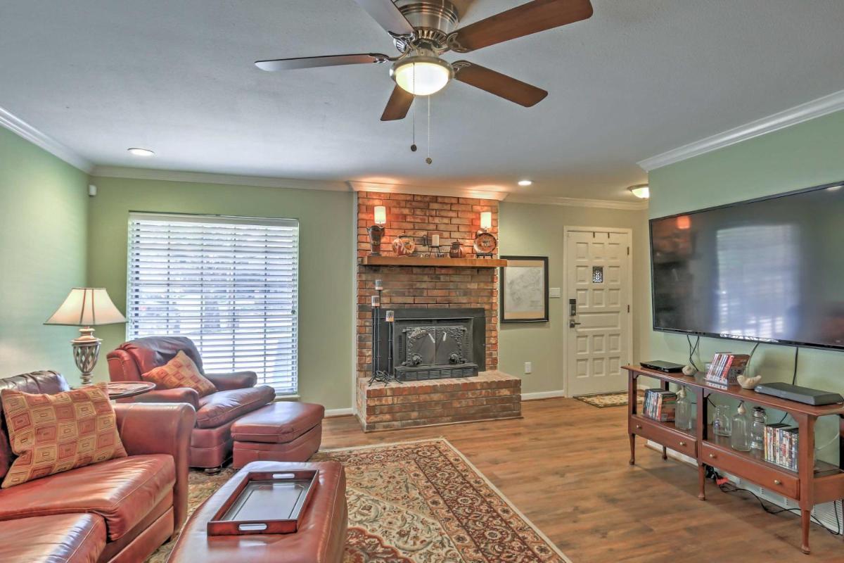 Glen Rose Ranch House - Walk to Downtown! - Housity