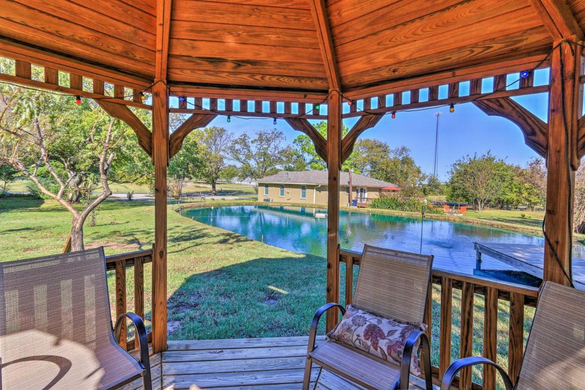Pottsboro Home on 2 Acres with Hot Tub, Near Marina! - Housity
