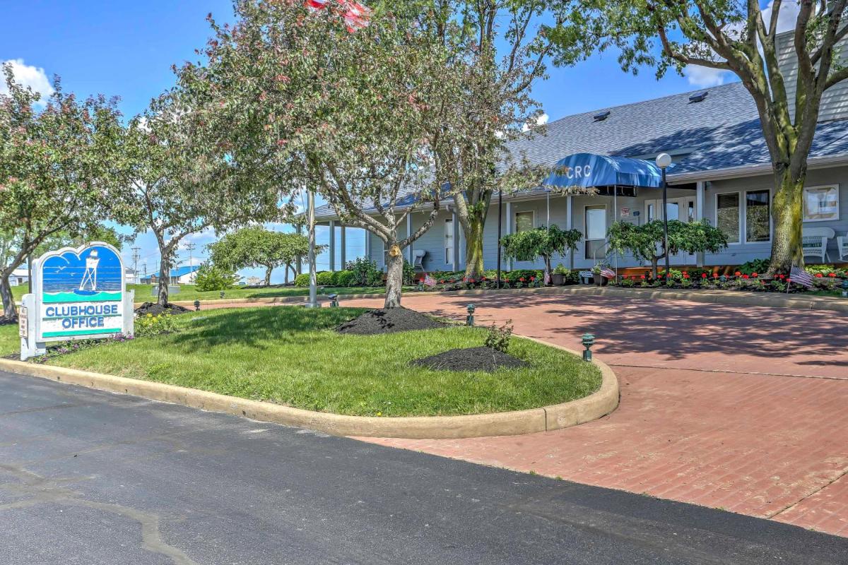 Charming Port Clinton Condo with Community Amenities - Housity
