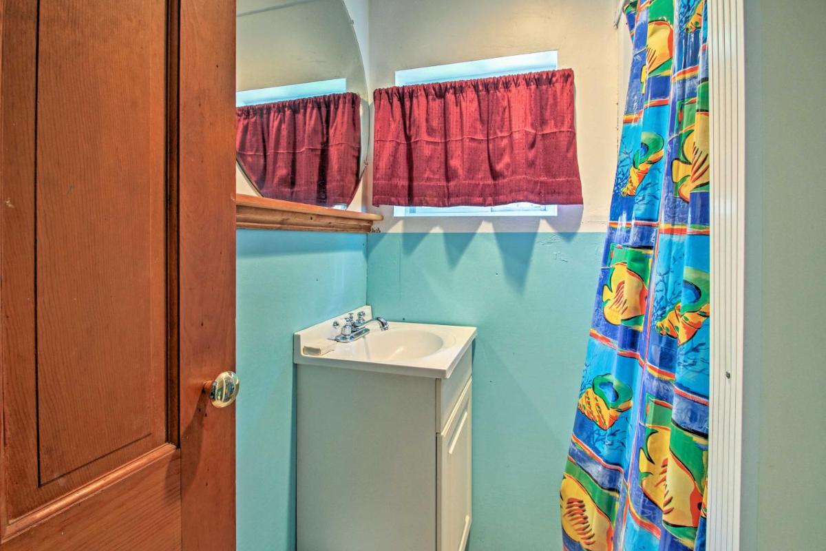 Lakefront Rumney Retreat with Shared Dock and Beach! - Housity