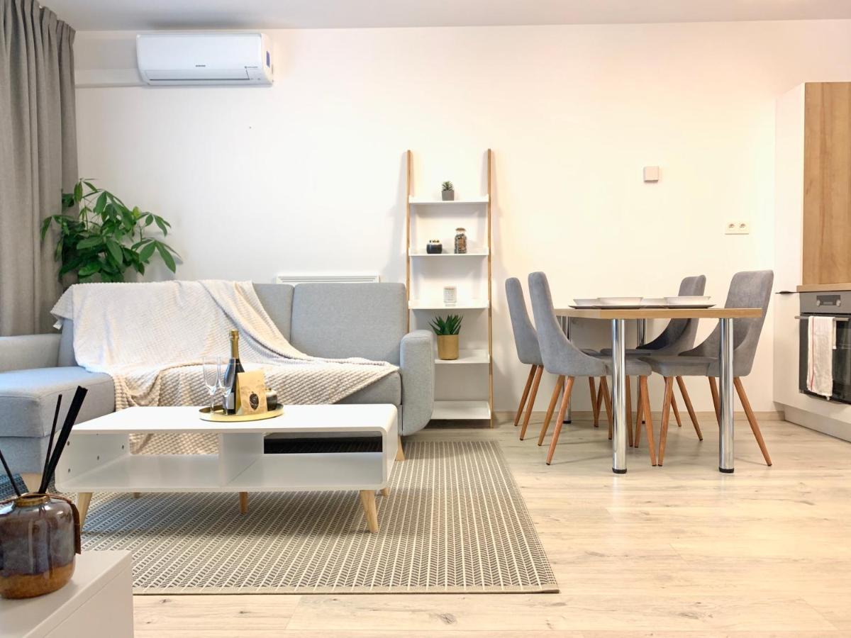 Suitetrails - Elegant, bright spacious apartment in Bratislava center