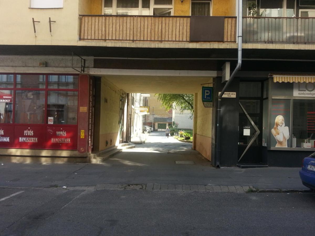 Downtown Apartment Miskolc - Housity