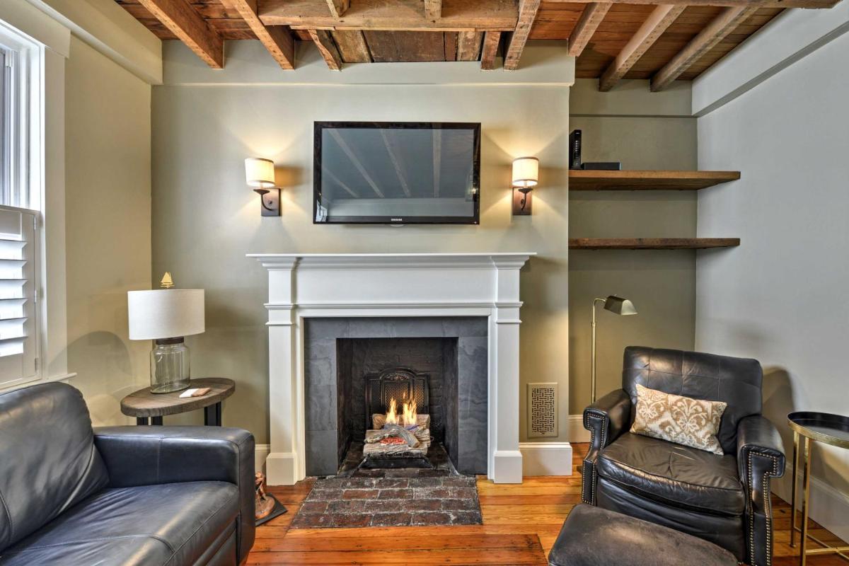 Trinity Home in Center City with Free Parking! - Housity