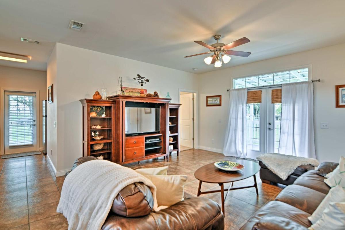 Cozy Pass Christian House - Steps From Beach - Housity