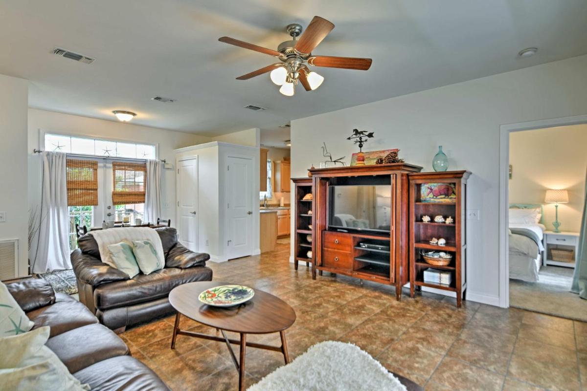 Cozy Pass Christian House - Steps From Beach - Housity