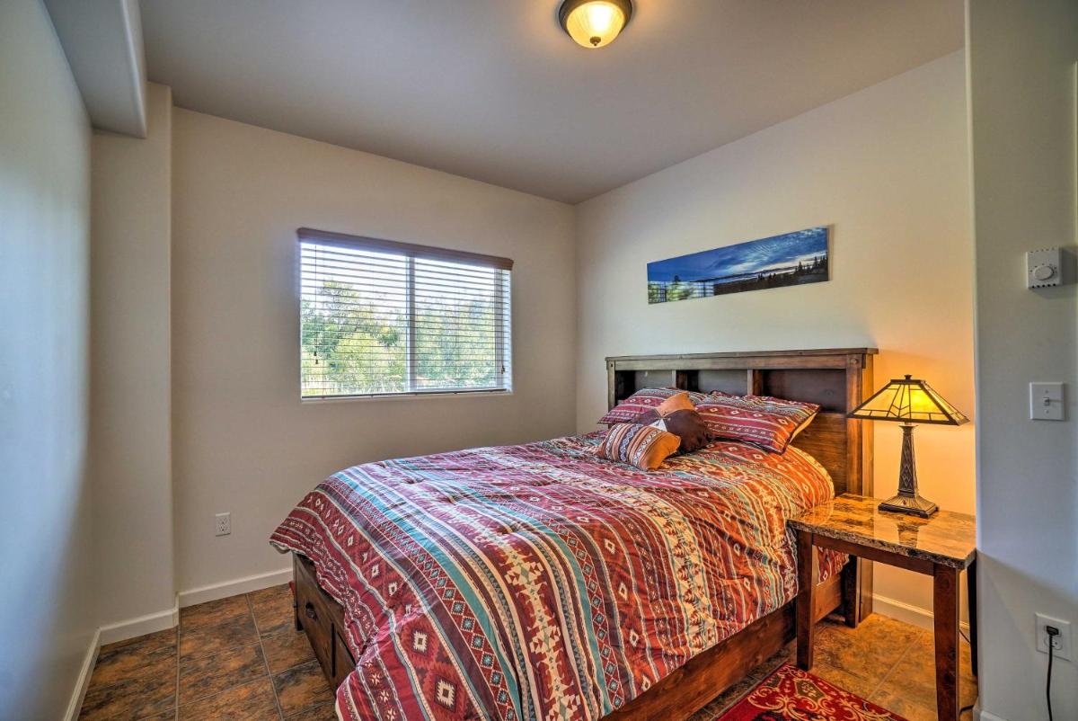 Family Retreat about 8 Mi to Downtown and Bishops Beach! - Housity