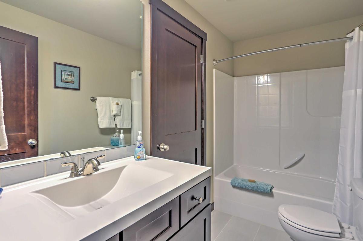 Cozy Manson Condo on Lake Chelan with Pool Access! - Housity