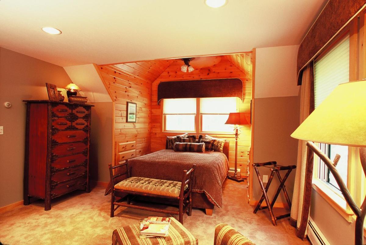 Upscale Fryeburg Cabin Hot Tub and Billiards Table! - Housity