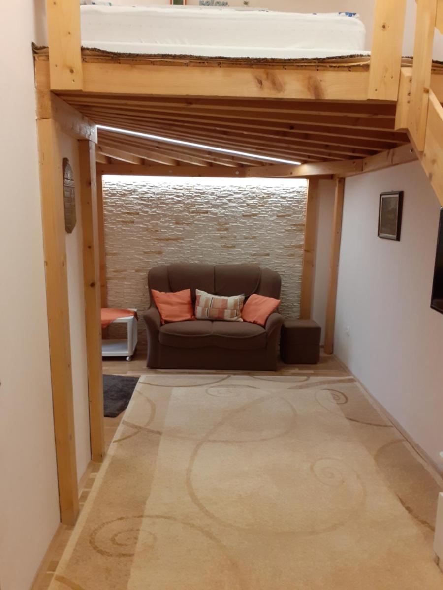Adél Apartman - Housity