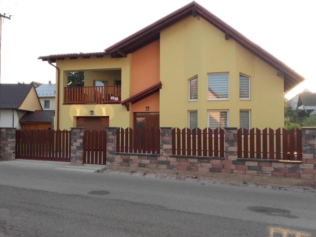 Vila Danmar - rent whole vila or upper floor apartment - Housity
