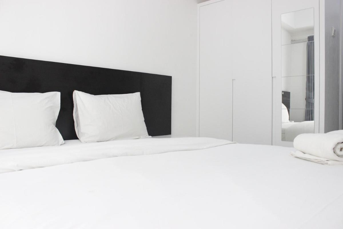Monochrome Style Studio Room @Grand Asia Afrika Apartment By Travelio - Housity