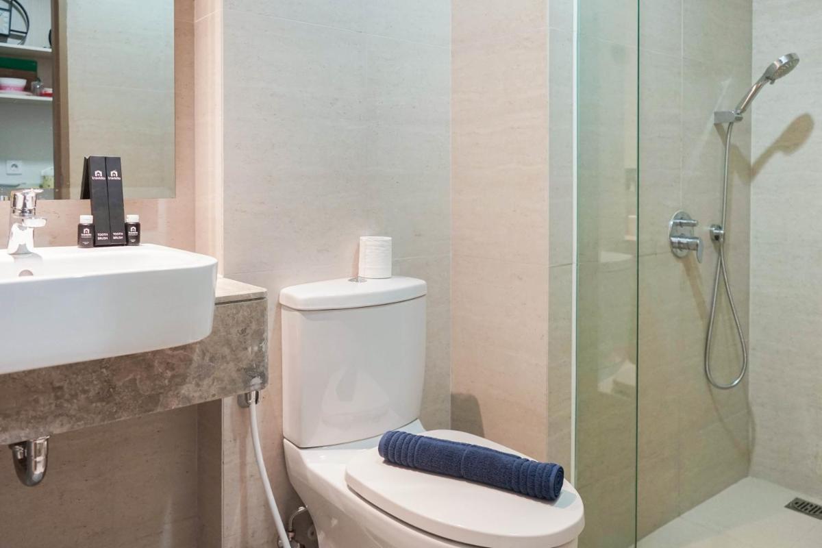 New Furnished Studio with Sea View at Gold Coast Apartment By Travelio - Housity
