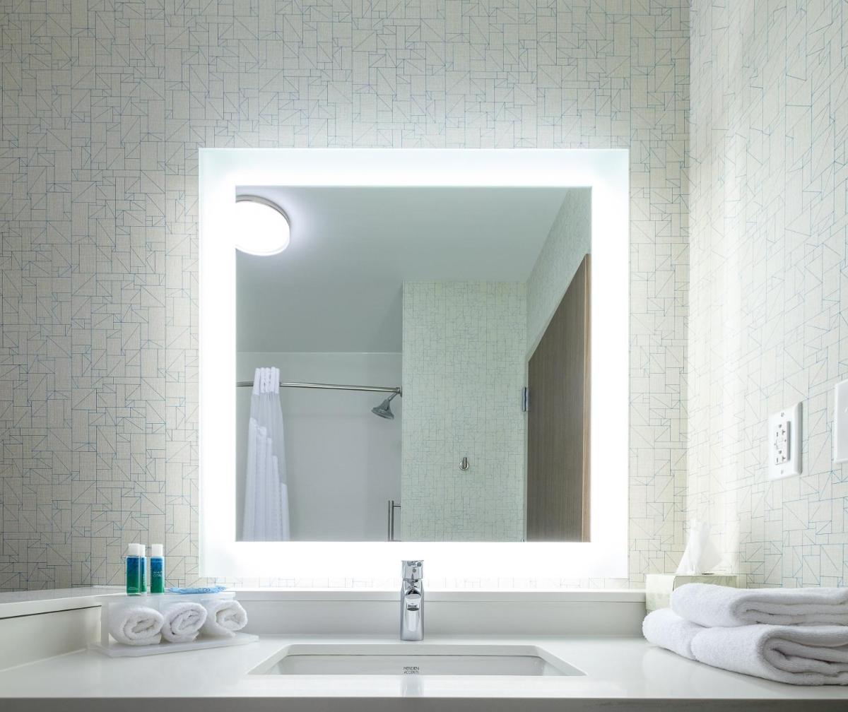Holiday Inn Express & Suites Eagan - Minneapolis Area by IHG - Housity