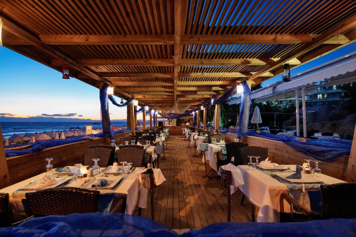 Sunrise Queen Luxury Hotel - Housity