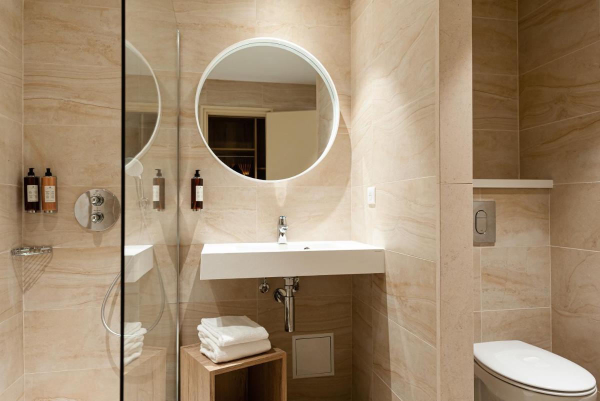 Salle de bains dans l'établissement Les Nomades Beaune