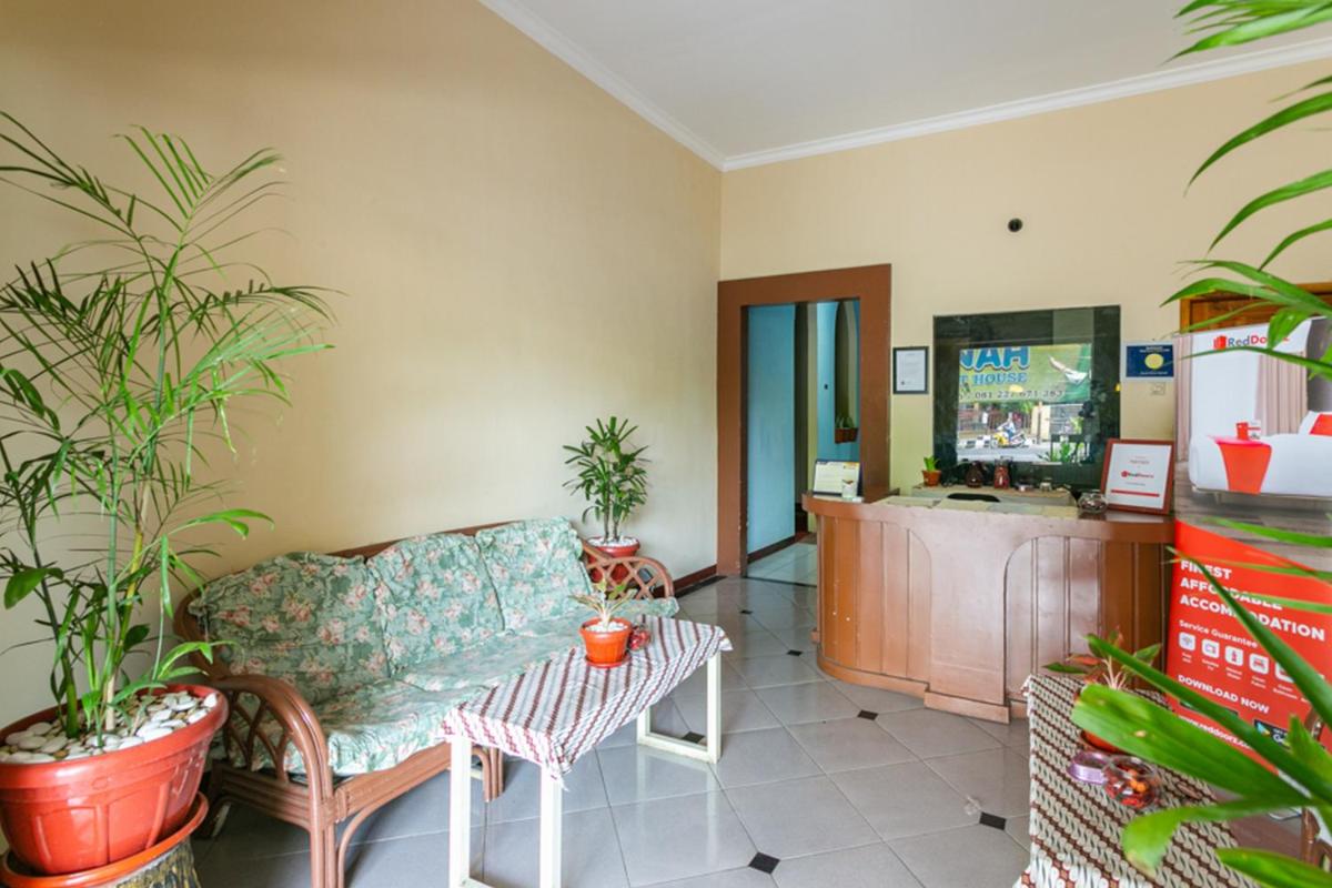 RedDoorz Syariah @ Sakinah Guesthouse - Housity