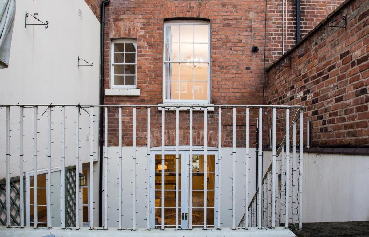 Dale Street Apartments Suite - Housity