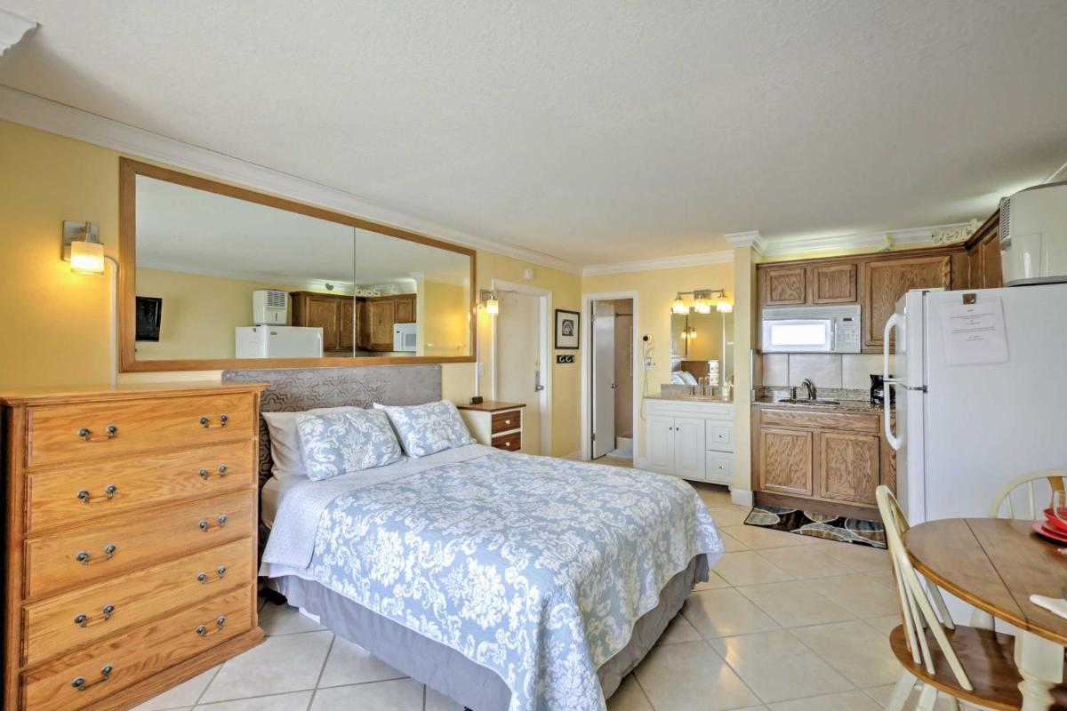 Daytona Beach Studio with Oceanfront Balcony and Pool! - Housity