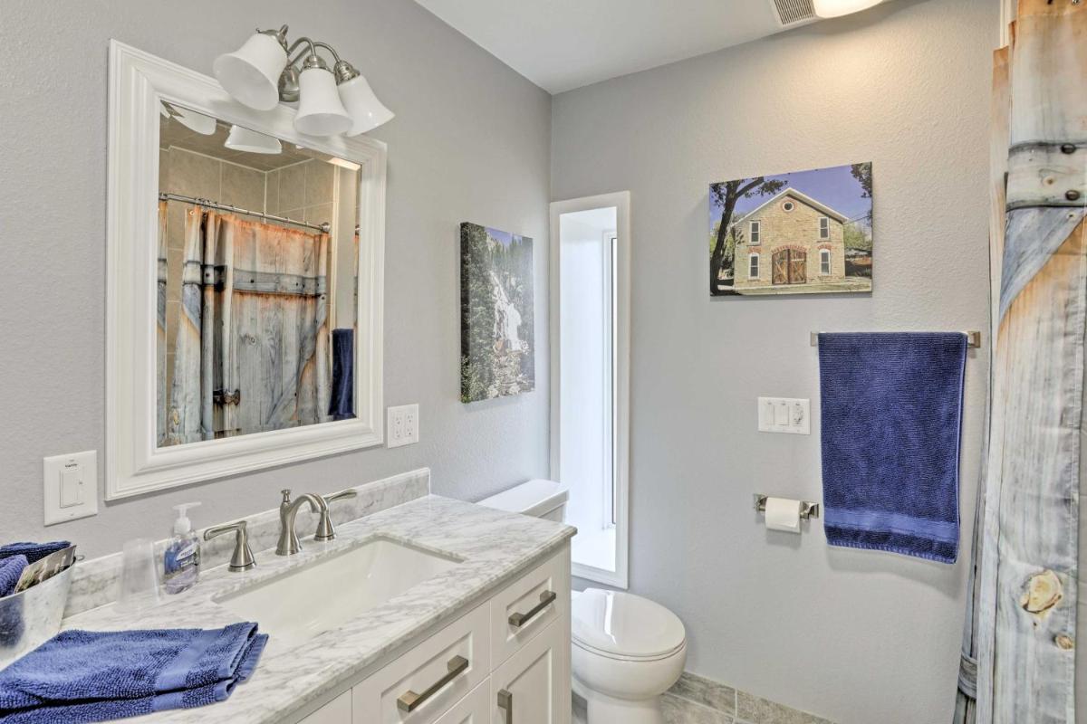 Historic Laramie Condo - 3 Blocks to Downtown and UW - Housity